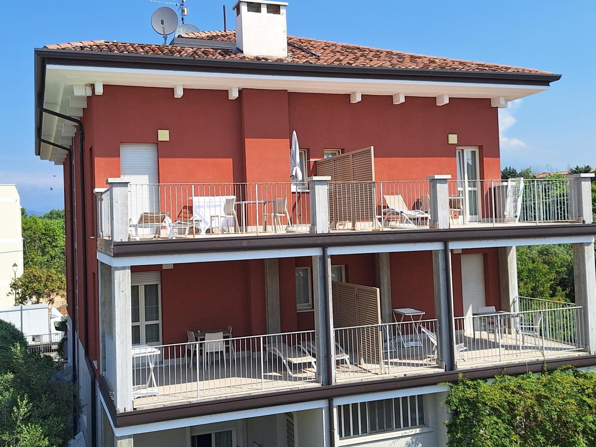 Vialeromadodici Rooms & Apartments Lazise Ngoại thất bức ảnh