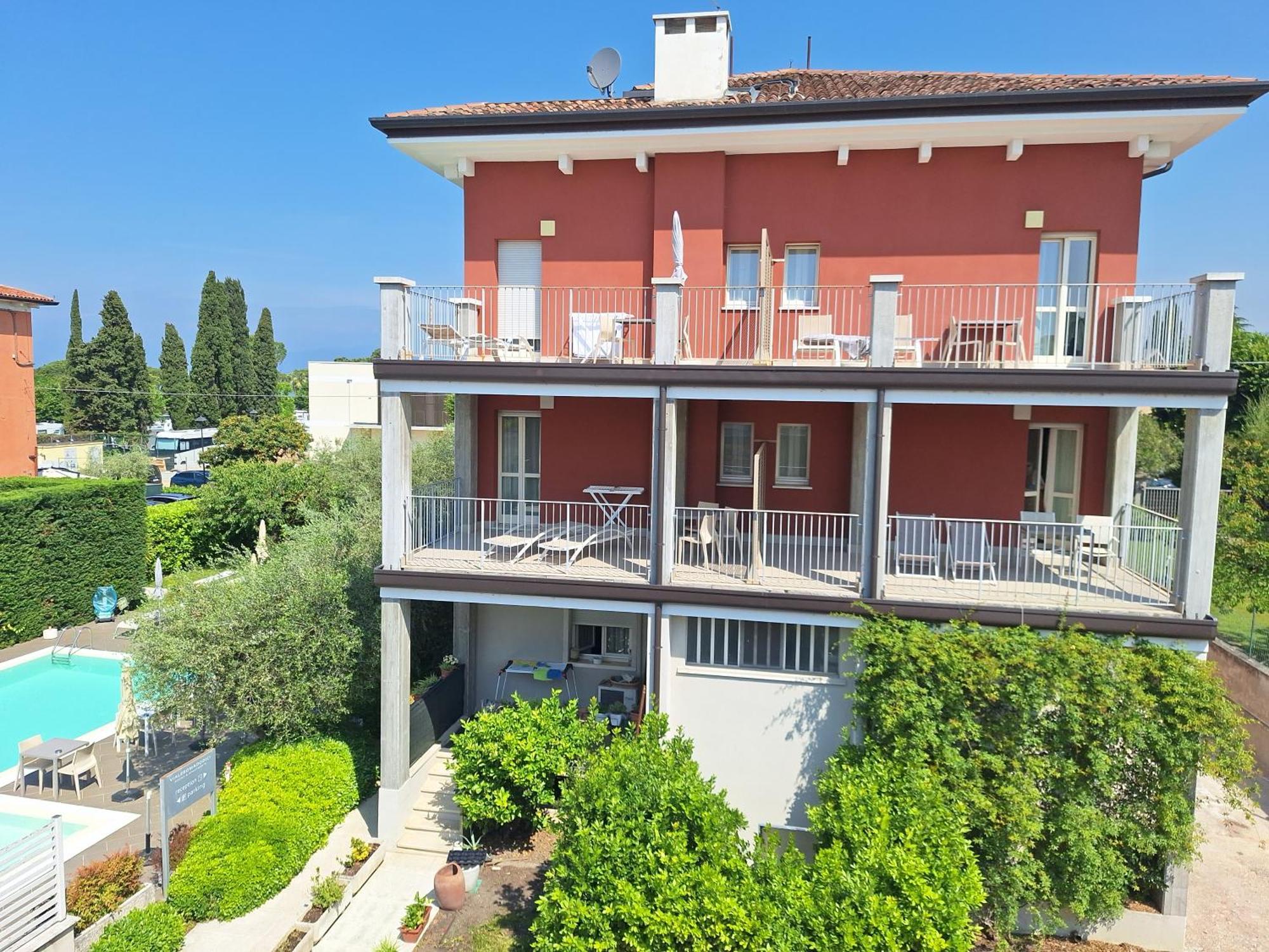Vialeromadodici Rooms & Apartments Lazise Ngoại thất bức ảnh